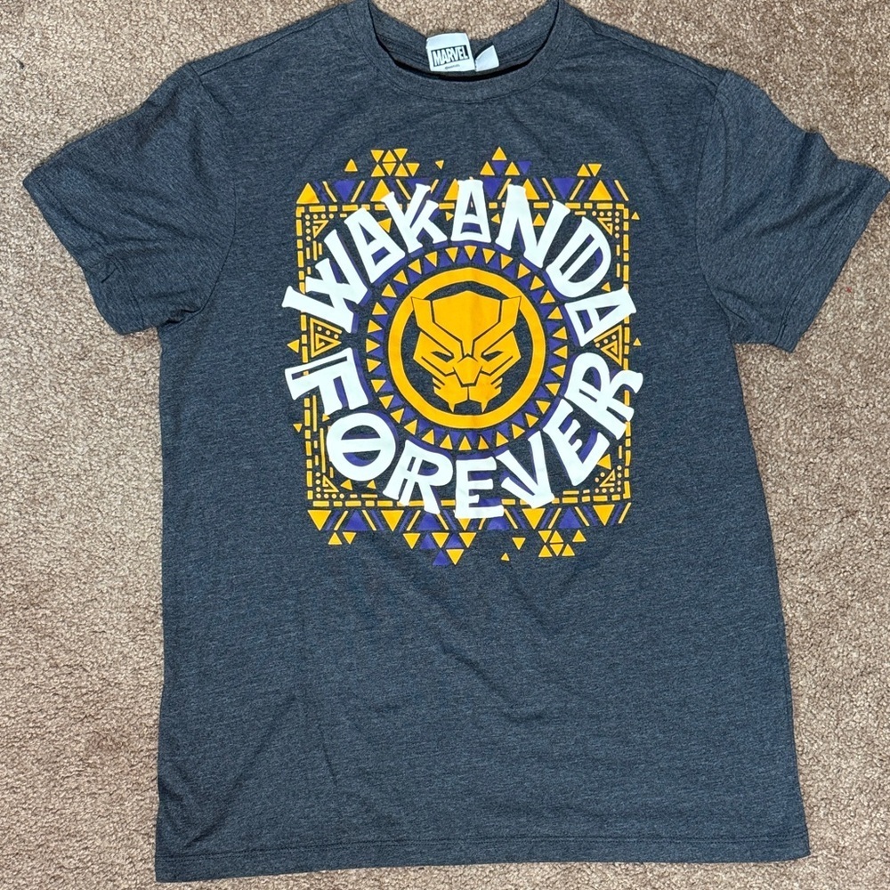 Marvel Black Panther Graphic Tee Shirt in Heather Gray “Wakanda Forever” Size S